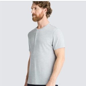 Unbound Merino 
Men's Merino Short Sleeve Henley